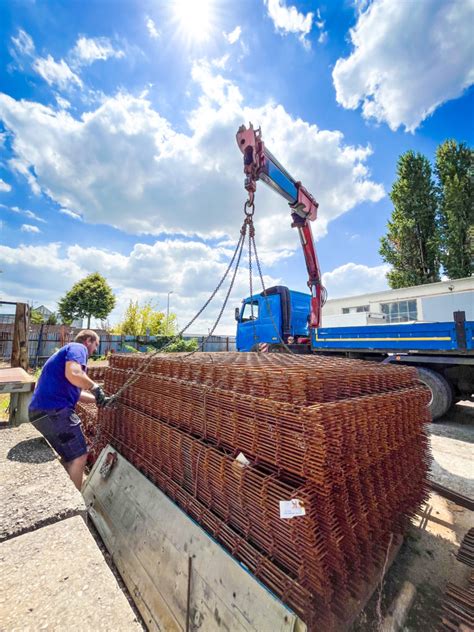 Fotografia betonárskej ocele a kari sietí