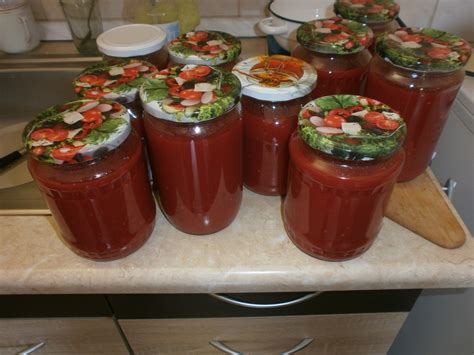 Ilustrácia paradajok a ich spracovanie