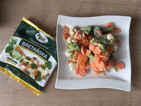 Škatuľky s rôznymi druhmi mrazenej zeleniny