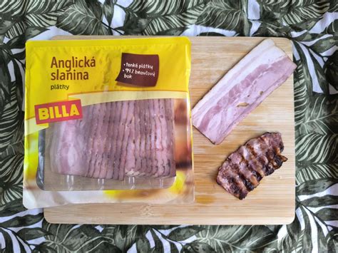 Plátky anglickej slaniny pripravené na pečenie