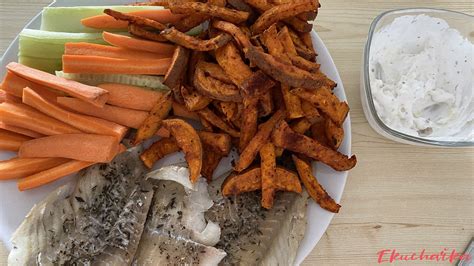 Ilustrácia jogurtového dipu s batátovými hranolkami