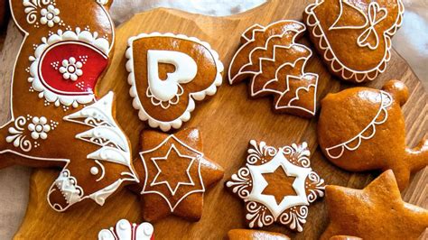 vykrajované medovníčky pripravené na pečenie