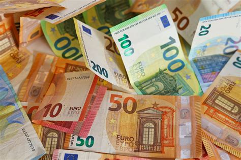 Ilustračná fotografia slovenských bankoviek pred zavedením eura