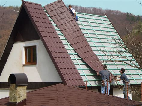 Montáž plechovej strešnej krytiny