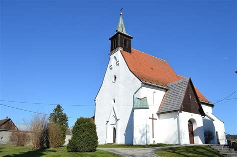 Gotický kostol svätého Petra v Anore
