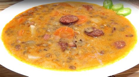 Servírovaná šošovicová polievka