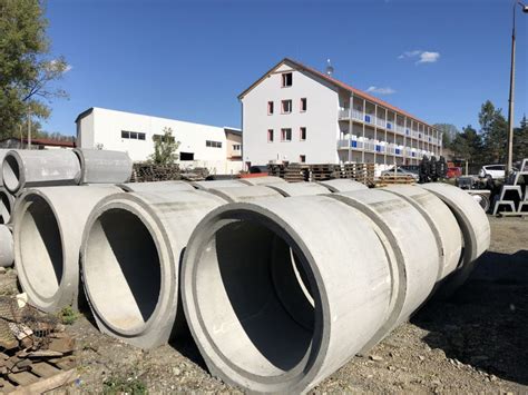 Betónové rúry ako priepust pod cestou