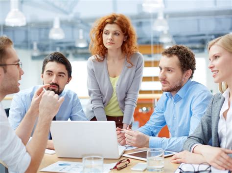 ikony reprezentujúce čítanie, počúvanie a filmy