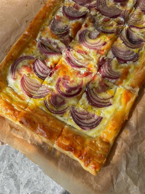 Súbor rôznych jedál s cibuľou