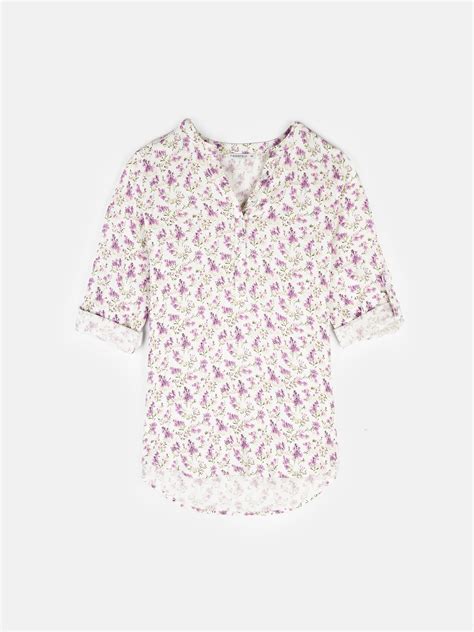 Letná ľahká blúzka s kvetinovou potlačou