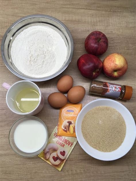 Ilustračná fotka hrnčeka s múkou a cukrom