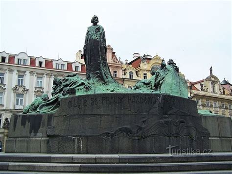 Pomník Jana Husa na Staroměstskom námestí v Prahe