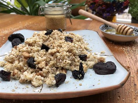 Varené pšeno s orechmi a ovocím