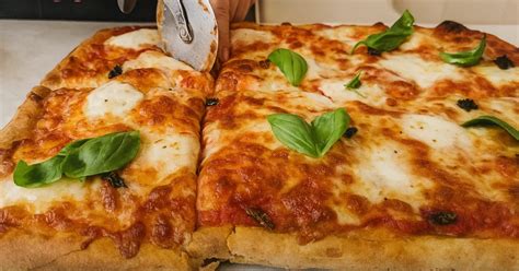 Infografika s rôznymi druhmi syrov na pizzu