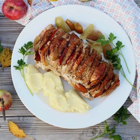 plnené bravčové karé so slivkami a jablkami