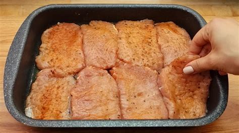 Pripravené bravčové karé s hubami v pekáči