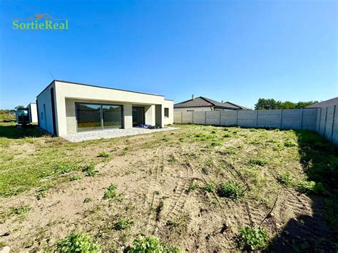 Ilustrácia starej generácie s modernými technológiami