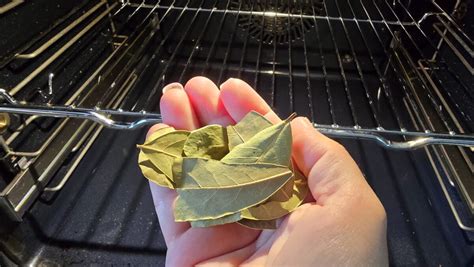 Ilustrácia bezpečného dotyku horúcej rúry