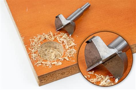 Ukážka použitia Forstnerovho vrtáka na vytvorenie zapustenia