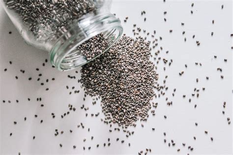 Obrázok rôznych spôsobov použitia chia semienok v jedle