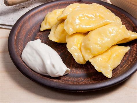 Servírované zemiakové pirohy s bryndzou a slaninkou