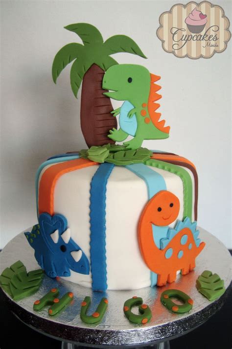 Torta s motívom dinosaura