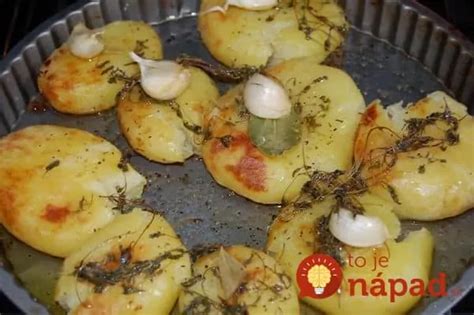 Servírovanie pečených zemiakov s dipom