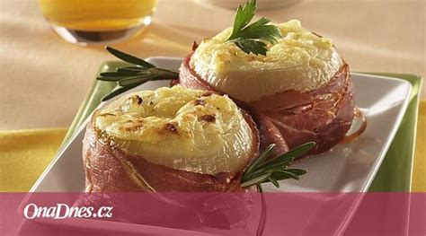 Proces prípravy paštéty: restovanie cibule a pečene