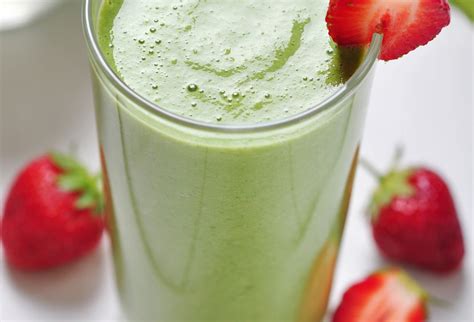 Zelené smoothie so špenátom a ovocím