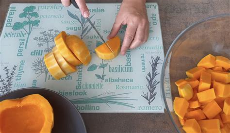 Čerstvá tekvica a ingrediencie na prípravu džúsu