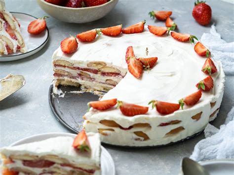 Nepečená torta s jahodami a smotanou