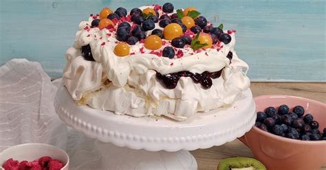 Pavlovovej torta s ovocím