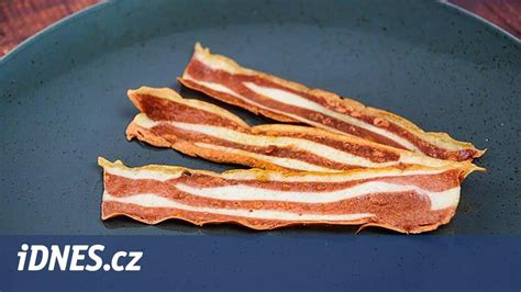 Proces pomalého pečenia slaniny v rúre