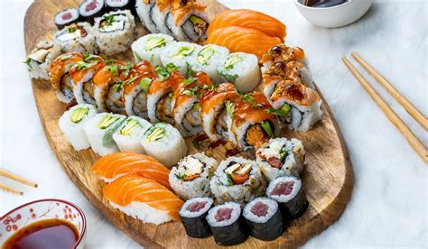 Servírované sushi s prílohami