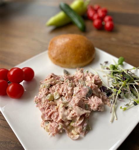 Rôzne varianty servírovania parížskeho šalátu