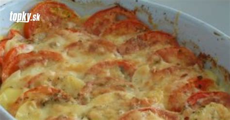 Zapekané zemiaky s paradajkami a špenátom