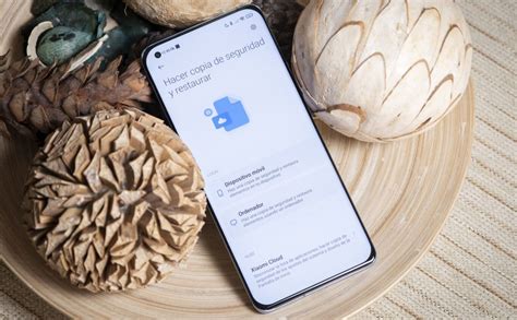 Ilustrácia mobilného telefónu s romantickou SMS správou