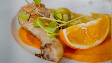 Pečené kuracie stehná s feniklom a pomarančom