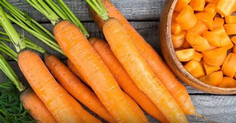 Ilustrácia mrkvy a jej nutričných hodnôt