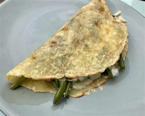 Slano plnená palacinka s prosciuttom a vajcom