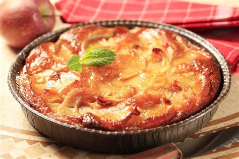 hotový jablkovo-kakaový koláč