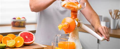 Ručné lisovanie ovocia plachetkou a silonkou