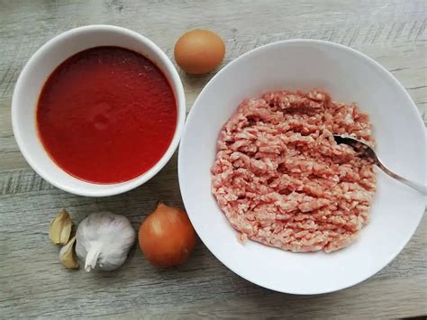 Infografika s postupom prípravy mäsových guliek