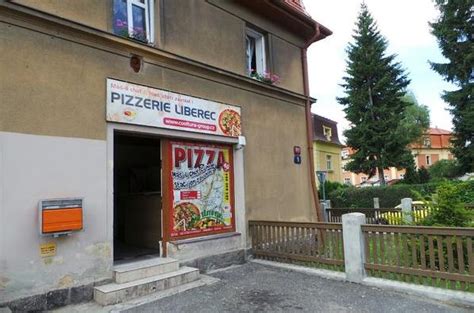 Rozvoz pizze autom s logom Pizzerie Palma