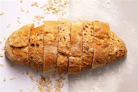 Čerstvo upečený celozrnný chlieb