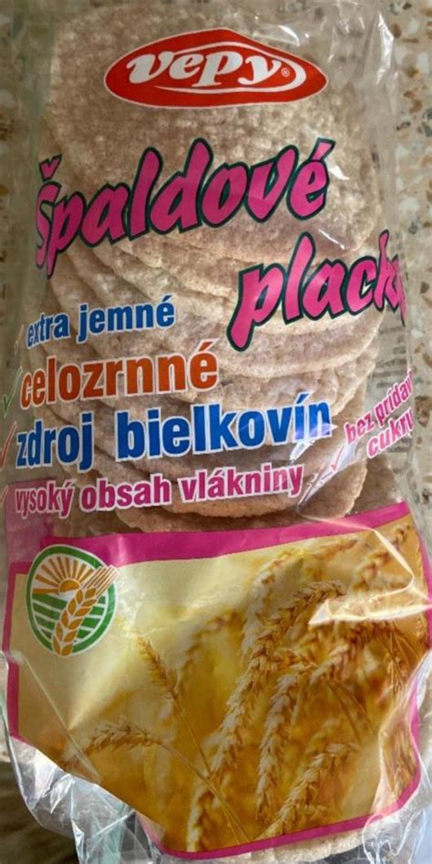 Hotové celozrnné špaldové placky posypané semienkami