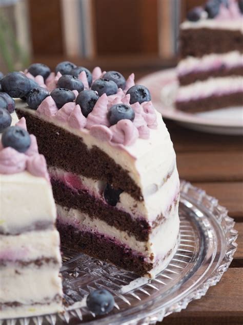 Torta s mascarpone krémom a lesným ovocím