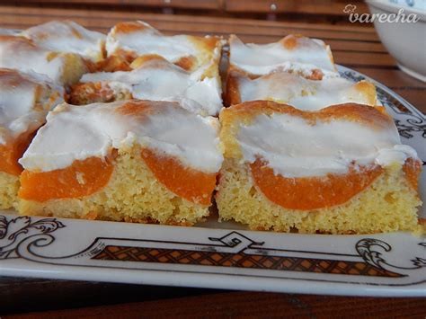 Krehký koláč s ovocím a kyslou smotanou