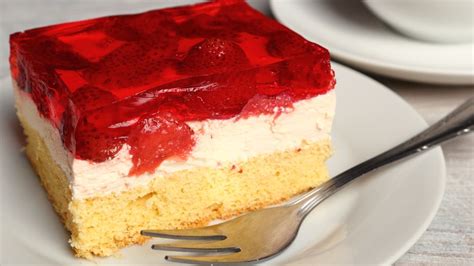 Šľahačkový koláč s jahodami