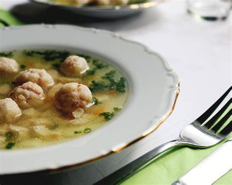 Zeleninová polievka s mäsovými guľkami